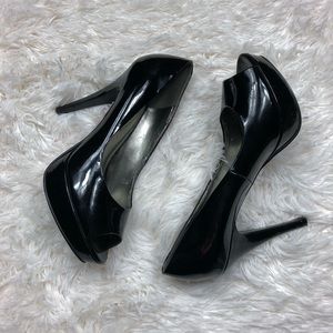 Guess black patent leather peep toe pumps